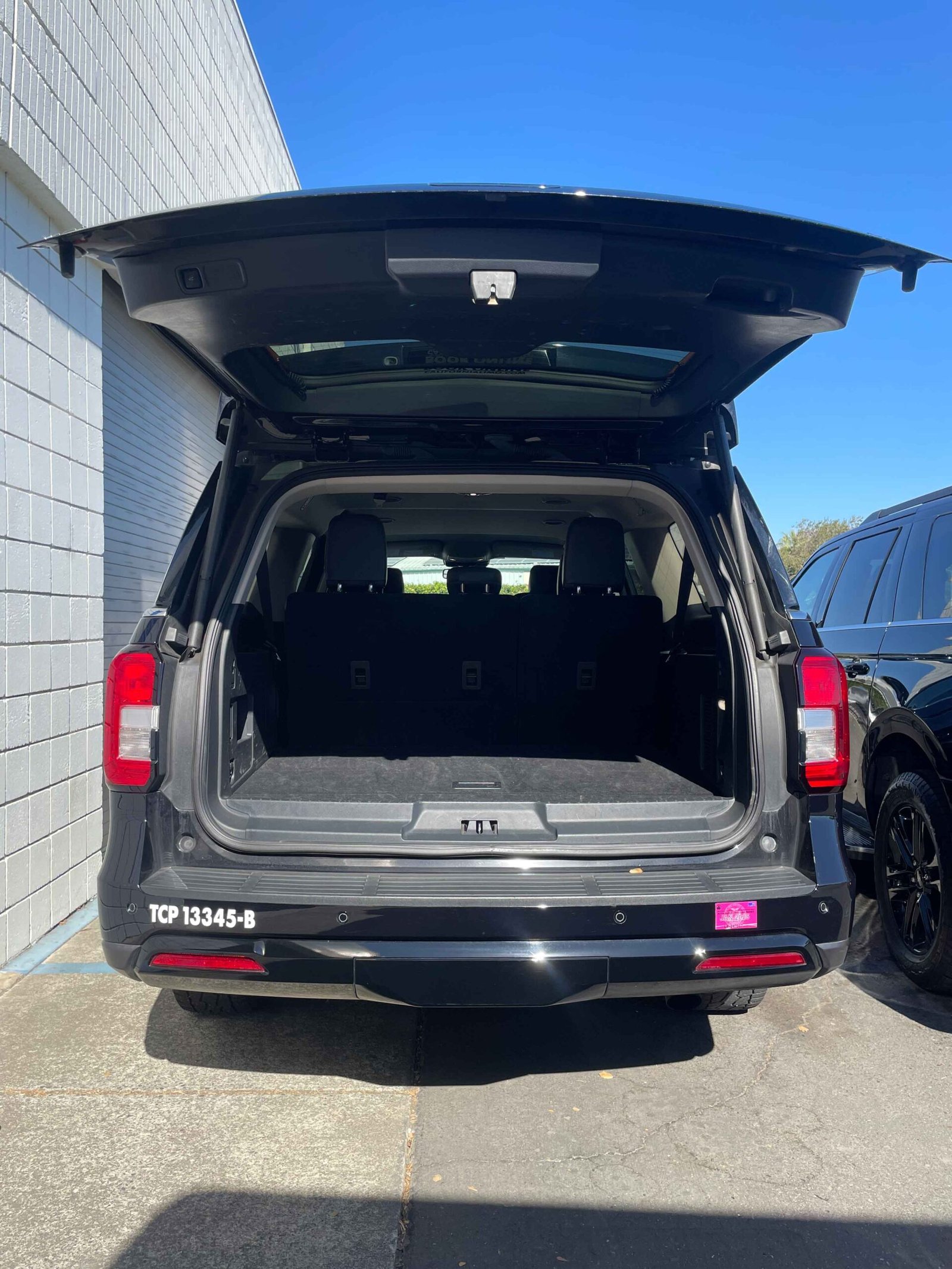 SUV-exterior Galt Airport Limousine Transportation